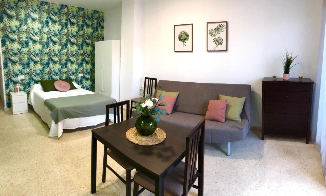 Apartamento Con Piscina En Ciudad Jardin Малага Екстер'єр фото